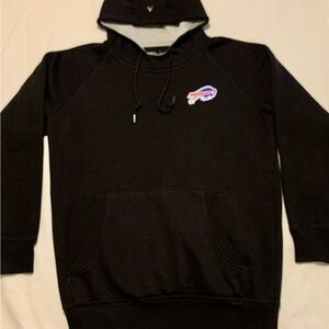 Antigua Black Buffalo Bills Logo Victory Pullover Hoodie.